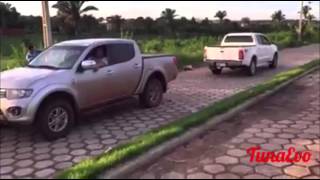 Mitsubishi L200 vs Toyota Hilux [upl. by Suzan]