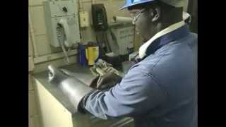 Peligros y Riesgos eléctricos ELECTRICAL SAFETY TRAINING VIDEO  SPANISH [upl. by Ecnerwaled]