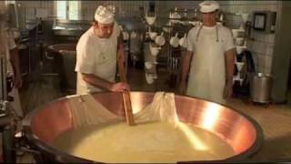 Come si fa il ParmigianoReggiano 03  lavorazione [upl. by Cathee]