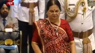 Kokilaben Ambani receieves Padma VibhushanPosthumous Award for Shri Dhirubhai Ambani [upl. by Hgalehs]