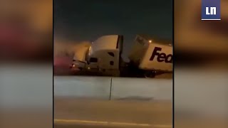 Choque de más de cien autos en autopista de Texas [upl. by Ojahtnamas16]