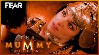 The Mummy 310 Movie CLIP  Evelyn Saves Ricks Life 1999 HD [upl. by Adyol]